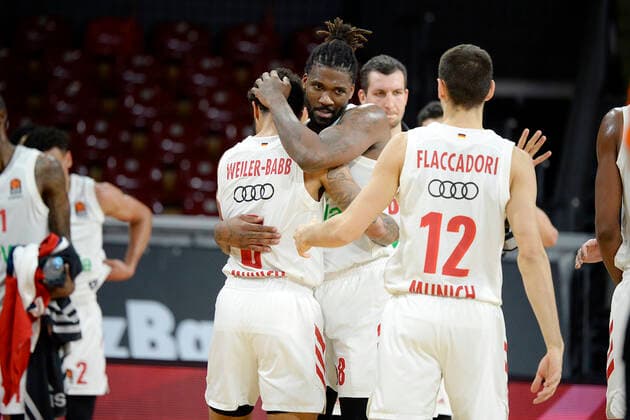 30 12 2020, xemx, basketball EuroLeague, FC Bayern Muenchen FC Barcelona emspor, v l final cheer, team, players, celebrate their victory Muenchen