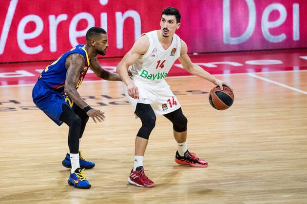 Turkish Airlines EuroLeague FC Bayern Basketball FC Barcelona 30 12 2020 Cory Higgins FC Barcelona, 22 , Nihad Djedovic FC Bayern, 14 Turkish Airlines EuroLeague FC Bayern Basketball FC Barcelona Audi Dome, Munich Bayern Copyright: xBEAUTIFULxSPORTS Wunderlx