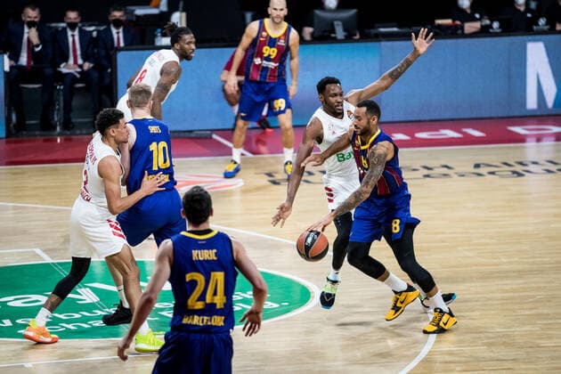 Turkish Airlines EuroLeague FC Bayern Basketball FC Barcelona 30 12 2020 JaJuan Johnson FC Bayern, 25 , Adam Hanga FC Barcelona, 8 Turkish Airlines EuroLeague FC Bayern Basketball FC Barcelona Audi Dome, Muenchen Bayern Copyright: xBEAUTIFULxSPORTS Wunderlx