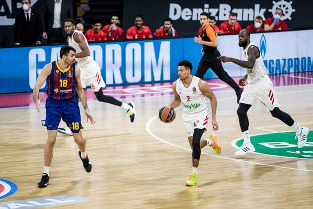Turkish Airlines EuroLeague FC Bayern Basketball FC Barcelona 30 12 2020 Pierre Oriola FC Barcelona, 18 , Wade Baldwin FC Bayern, 2 Turkish Airlines EuroLeague FC Bayern Basketball FC Barcelona Audi Dome, Muenchen Bayern Copyright: xBEAUTIFULxSPORTS Wunderlx