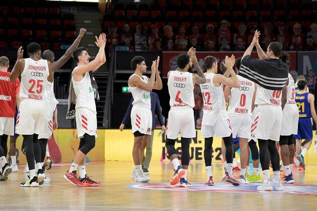 30 12 2020, xemx, basketball EuroLeague, FC Bayern Muenchen FC Barcelona emspor, v l final cheer, team, players, celebrate their victory Muenchen