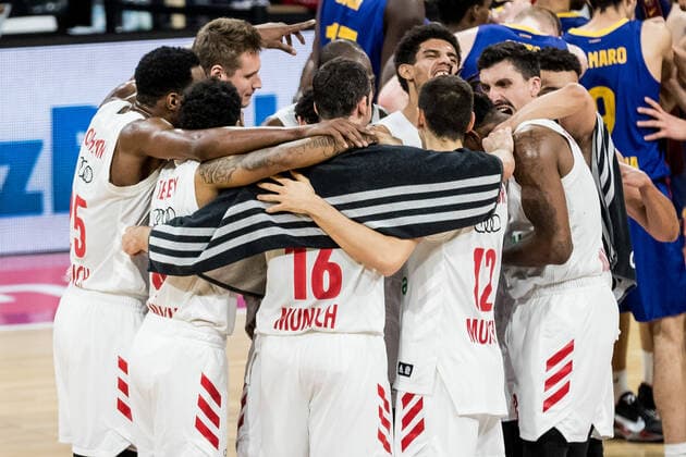 Turkish Airlines EuroLeague FC Bayern Basketball FC Barcelona 30 12 2020 FC Bayern Basketball players celebrate victory Turkish Airlines EuroLeague FC Bayern Basketball FC Barcelona Audi Dome, Munich Bayern Copyright: xBEAUTIFULxSPORTS Wunderlx