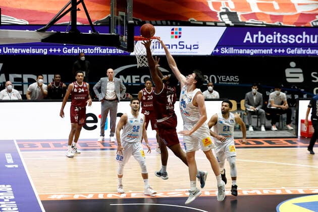 30 12 2020, easyCredit Basketball Bundesliga, BBL, season 2020 2021, men, Chemnitz Niners Syntainics MBC Joe Lawson, Niners Chemnitz, A J Brodeur, Syntainics MBC Chemnitz Chemnitz Fair Saxony Germany