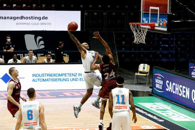 30 12 2020, easyCredit Basketball Bundesliga, BBL, season 2020 2021, men, Chemnitz Niners Syntainics MBC Sergio Kerusch, Syntainics MBC, George King, Niners Chemnitz Chemnitz Fair Chemnitz Saxony Germany