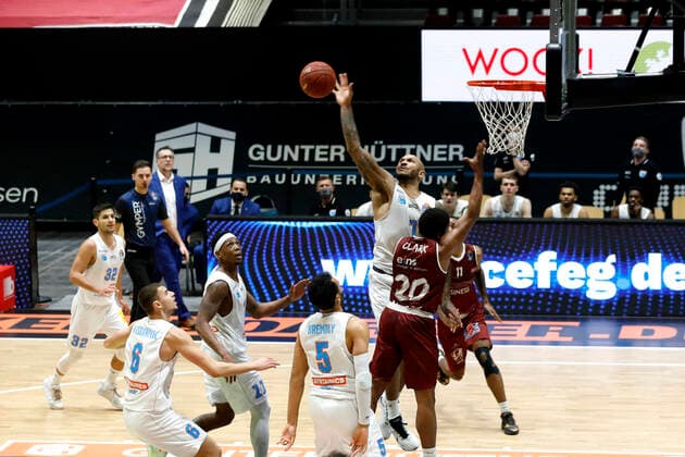 30 12 2020, easyCredit Basketball Bundesliga, BBL, season 2020 2021, men, Chemnitz Niners Syntainics MBC Jonas Richter, Niners Chemnitz, Wes Clark, Niners Chemnitz Chemnitz Fair Chemnitz Saxony Germany