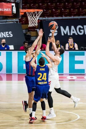 Turkish Airlines EuroLeague FC Bayern Basketball FC Barcelona 30 12 2020 Sergi Martinez FC Barcelona, 23 , Kyle Kuric FC Barcelona, 24 , Paul Zipser FC Bayern, 16 Turkish Airlines EuroLeague FC Bayern Basketball FC Barcelona Audi Dome, Muenchen Bayern Copyright: xBEAUTIFULxSPORTS Wunderlx