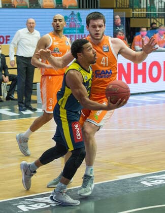 GER, Basketball, RASTA Vechta vs EWE Baskets Oldenburg 30 12 2020, RASTA Dome, Vechta, GER, easy Credit BBL, RASTA Vechta vs EWE Baskets Oldenburg, in picture Phil PRESSEY EWE Baskets Oldenburg 25 Will VORHEES Rasta Vechta 41 nordphotoxRojahn nph00310