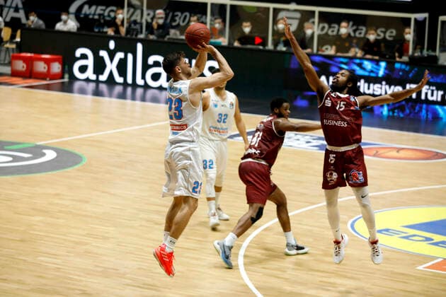 30 12 2020, easyCredit Basketball Bundesliga, BBL, season 2020 2021, men, Chemnitz Niners Syntainics MBC Michal Michalak, Syntainics MBC, Marcus Thornton, Niners Chemnitz Chemnitz Fair Chemnitz Saxony Germany