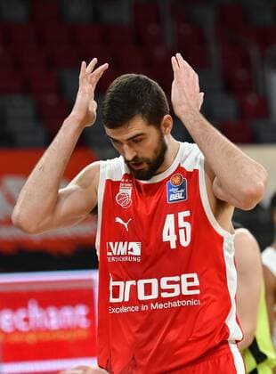 BAMBERG 30 12 2020 basketball easycredit 1 basketball Bundesliga 9 matchday Brose Bamberg vs medi Bayreuth David Kravish 45, Brose Bamberg echaufrage photo Hans Martin Issler isslerimages Brose Bamberg vs medi Bayreuth