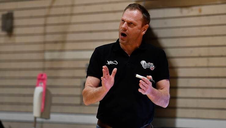 02 01 2021 Basketball Saison 2020 2021 2 Bundesliga Pro A 07 Spieltag Kirchheim Knights Nürnberg Falcons Basketball Club NBC Ralph Junge Trainer Geschäftsführer Headcoach Nürnberg Falcons BC NBC cheers on