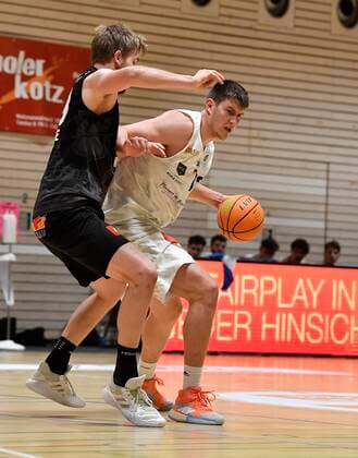 02 01 2021 Basketball Season 2020 2021 2 Bundesliga Pro A 07 Matchday Kirchheim Knights Nürnberg Falcons Basketball Club NBC Aleksa Bulajic 9, Kirchheim Knights Jonathan Maier 13, Nürnberg Falcons BC NBC