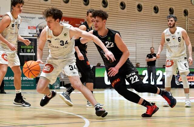 02 01 2021 Basketball Season 2020 2021 2 Bundesliga Pro A 07 Matchday Kirchheim Knights Nürnberg Falcons Basketball Club NBC Jackson Ross Kent 34, Nürnberg Falcons BC NBC Kevin Wohlrath 22, Kirchheim Knights