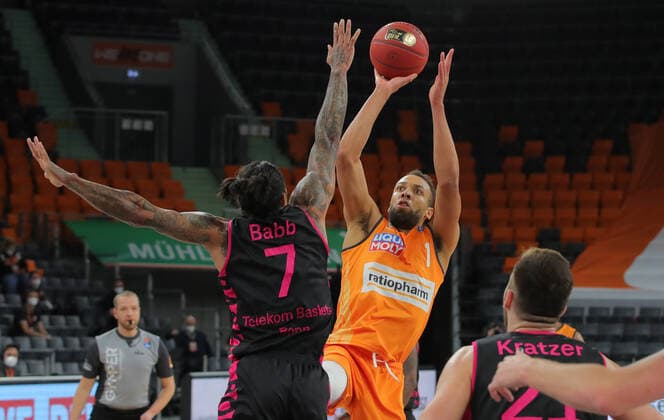 v l Chris Babb Bonn , Demitrius Conger Ulm ratiopharm Ulm vs Telekom Baskets Bonn, Basketball, easyCredit BBL Bundesliga, 11 Matchday, 02 01 2021 ratiopharm Ulm vs Telekom Baskets Bonn, easyCredit BBL Bundesliga, 11 Matchday, 02 01 2021 New Ulm Copyright: xAchberger xEibner-Pressefotox EP_far