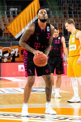 James Thompson IV Telekom Baskets Bonn 03 , free throw GER, Ratiopharm Ulm vs Telekom Baskets Bonn, easycredit 1 Bundesliga Basketball, 11 match day, season 2020 21, 02 01 2021 Ratiopharm Ulm vs Telekom Baskets Bonn, Basketball New Ulm. Copyright: xEibner-Pressefoto RogerxBuerkex EP_EER