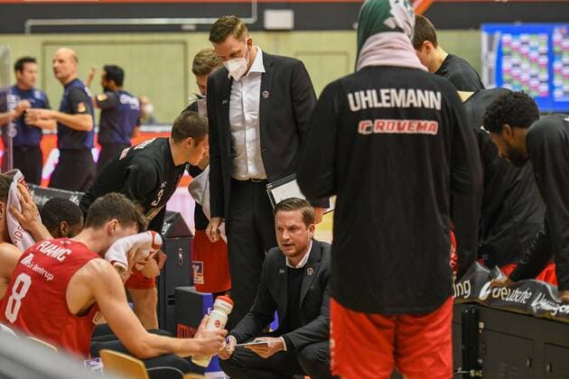Rolf Scholz during timeout 11 matchday, Basketball Bundesliga, Basketball season 2020 2021, Germany, easyCredit BBL, frankfurt, Germany, Giessen 46ers, giessen red, men, jobstairs GIESSEN 46ers BG Göttingen men, Göttingen white