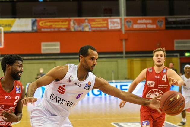 Isaac Hamilton, Akeem Vargas, Bjarne Kraushaar 11 Spieltag, Basketball Bundesliga, Basketball Saison 2020 2021, Germany, easyCredit BBL, frankfurt, Germany, Giessen 46ers, giessen red, Herren, Jobstairs GIESSEN 46ers BG Göttingen men, Göttingen white