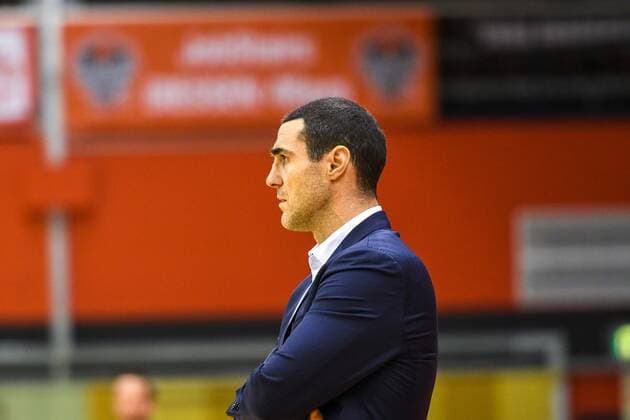 Roel Moors, Coach Göttingen 11 matchday, Basketball Bundesliga, Basketball season 2020 2021, Germany, easyCredit BBL, frankfurt, Germany, Giessen 46ers, giessen red, men, Jobstairs GIESSEN 46ers BG Göttingen men, Göttingen white