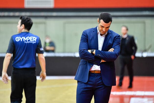 Head coach Roel Moors BG Goettingen looks down pensively JobStairs Giessen 46ers vs BG Goettingen, easyCredit Basketball Bundesliga, 2020 2021 season, 11 matchday, 02 01 2021 JobStairs Giessen 46ers vs BG Goettingen, easyCredit Basketball Bundesliga, 2020 2021 season, 11 matchday, 02 01 2021 Giessen Copyright: xStefanxTschersich Eibner-Pressefotox EP_STH