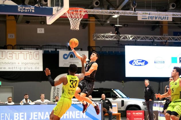 BARMER 2 Basketball Bundesliga ProA season 2020 2021 14 matchday on 02 01 2021 between Science City Jena vs Team Ehingen Urspring Mitte Vuk Radojicic Jena with the basket against De Quan Abrom Ehingen Sparkassen Arena