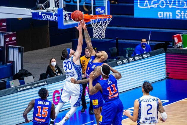 Jon Axel Gudmundsson 30 Fraport Skyliners , Sergio Kerusch 7 Syntainics MBC during the match Season 2020 2021 Men in the EasyCredit Bundesliga between Syntainics MBC and Fraport Skyliners at Stadthalle Weissenfels on 2 January 2021 in Weissenfels, Sachsen Anhalt, Germany