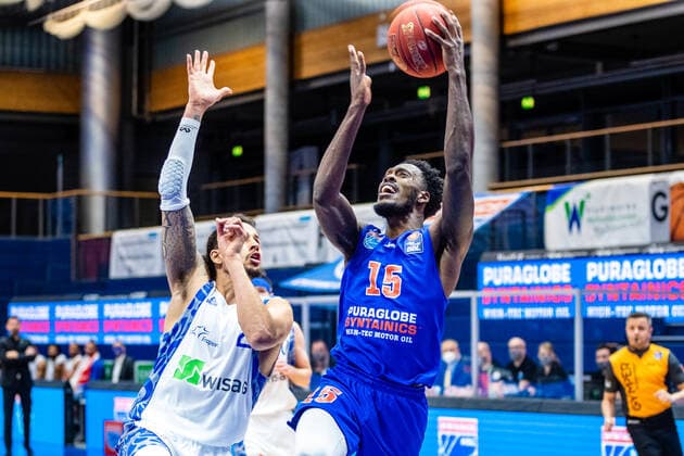 Shavon Coleman 15 Syntainics MBC , Kamari Murphy 21 Fraport Skyliners during the match Season 2020 2021 Men in the EasyCredit Bundesliga between Syntainics MBC and Fraport Skyliners at Stadthalle Weissenfels on 2 January 2021 in Weissenfels, Sachsen Anhalt, Germany