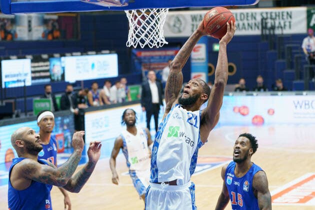 Basketball, Men, BBL, 11 Matchday, 02 01 2021, SYNTAINICS MBC Fraport Skyliners, v l Sergio Kerusch MBC, 7 , Kamari Murphy Skyliners, 21 , Shavon Coleman MBC, 15 GER, BBL, Basketball, Men, SYNTAINICS MBC Fraport Skyliners, 02 01 2021, Weissenfels. Copyright: xSchulz Eibner-Pressefotox ep_esz