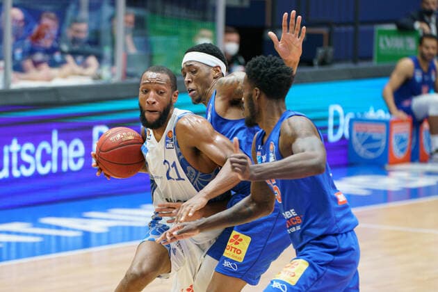 Basketball, Men, BBL, 11 Matchday, 02 01 2021, SYNTAINICS MBC Fraport Skyliners, v l Kamari Murphy Skyliners, 21 , Kyndahl Hill MBC, 11 , Shavon Coleman MBC, 15 GER, BBL, Basketball, Men, SYNTAINICS MBC Fraport Skyliners, 02 01 2021, Weissenfels. Copyright: xSchulz Eibner-Pressefotox ep_esz