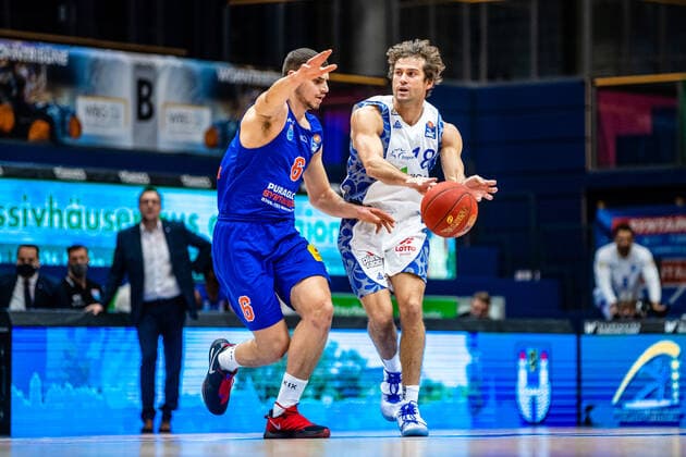 Joe Rahon 18 Fraport Skyliners , Marko Krstanovic 6 Syntainics MBC during the match Season 2020 2021 Men in the EasyCredit Bundesliga between Syntainics MBC and Fraport Skyliners at Stadthalle Weissenfels on 2 January 2021 in Weissenfels, Sachsen Anhalt, Germany