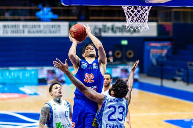 Roko Rogic 32 Syntainics MBC , Quantez Robertson 23 Fraport Skyliners during the match Season 2020 2021 Men in the EasyCredit Bundesliga between Syntainics MBC and Fraport Skyliners at Stadthalle Weissenfels on 2 January 2021 in Weissenfels, Sachsen Anhalt, Germany