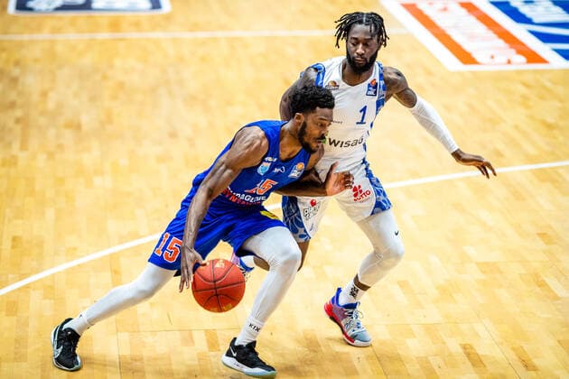 Shavon Coleman 15 Syntainics MBC , Matt Mobley 1 Fraport Skyliners during the match Season 2020 2021 Men in the EasyCredit Bundesliga between Syntainics MBC and Fraport Skyliners at Stadthalle Weissenfels on 2 January 2021 in Weissenfels, Sachsen Anhalt, Germany
