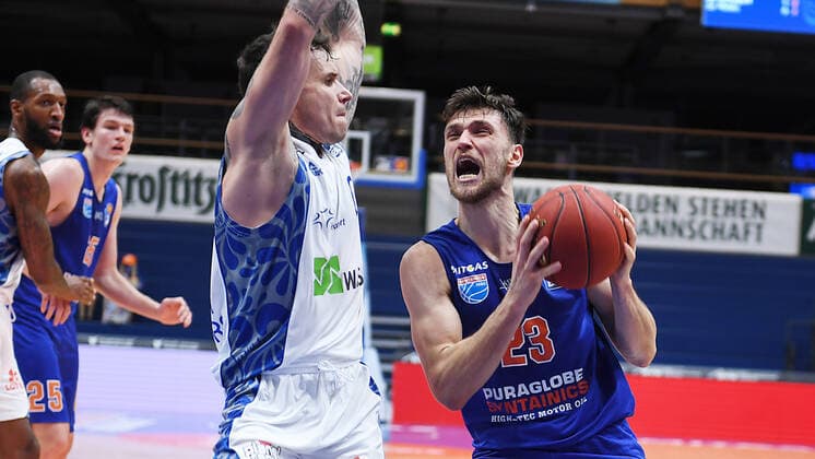 Basketball 1 Bundesliga, Season 2020 2021, 11 Matchday, Syntainics MBC Weissenfels vs Fraport Skyliners Frankfurt Main 01 01 2021 Michalak, Michal MBC Weissenfels, Nr 23 on the ball against Konstantin Konga Fraport Skyliners Frankfurt, Rueckennummer 0 100 during the match MBC Weissenfels vs Fraport Skyliners 02 01 2021 Weissenfels Saxony Anhalt Germany Stadthalle Weissenfels
