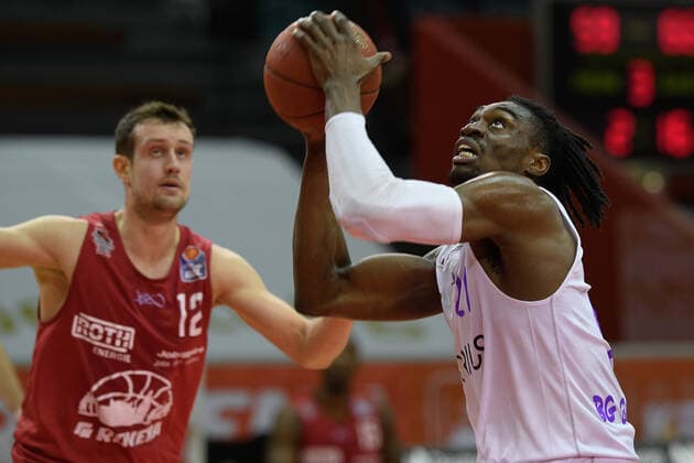 GIESSEN 46ers BG Göttingen 02 01 2021, Basketball Bundesliga easyCredit BBL, season 2020 2021, main round, 11 matchday, GIESSEN 46ers BG Göttingen Göttingens Tai Odiase plays against Göttingens Johannes Richter Gießen Hessen Germany