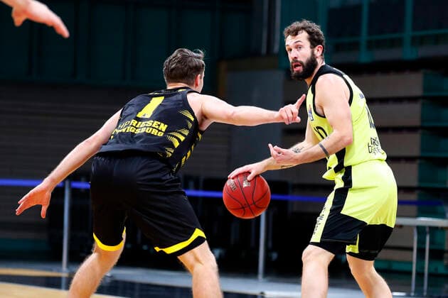 11 Matchday of the easyCredit BBL Basketball Bundesliga at the Oberfrankenhalle in Bayreuth Season 2020 2021 Medi Bayreuth vs MHP RIESEN Ludwigsburg Bastian Doreth Medi Bayreuth 10 right Jordan Hulls MHP RIESEN Ludwigsburg 1 left