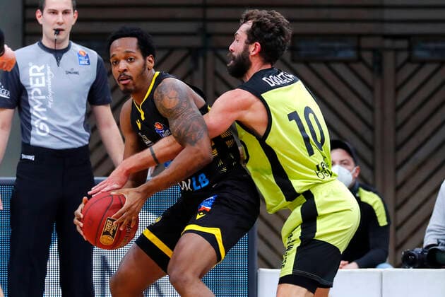 11 Matchday of the easyCredit BBL Basketball Bundesliga at Oberfrankenhalle in Bayreuth Season 2020 2021 Medi Bayreuth vs MHP RIESEN Ludwigsburg Bastian Doreth Medi Bayreuth 10 right Barry Brown Jr MHP RIESEN Ludwigsburg 5 left