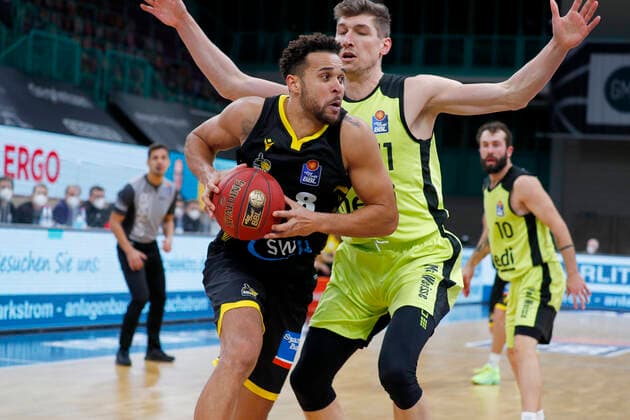 11 Matchday of the easyCredit BBL Basketball Bundesliga at the Oberfrankenhalle in Bayreuth Season 2020 2021 Medi Bayreuth vs MHP RIESEN Ludwigsburg Andreas Seiferth Medi Bayreuth 11 right Elias Harris MHP RIESEN Ludwigsburg 8 left