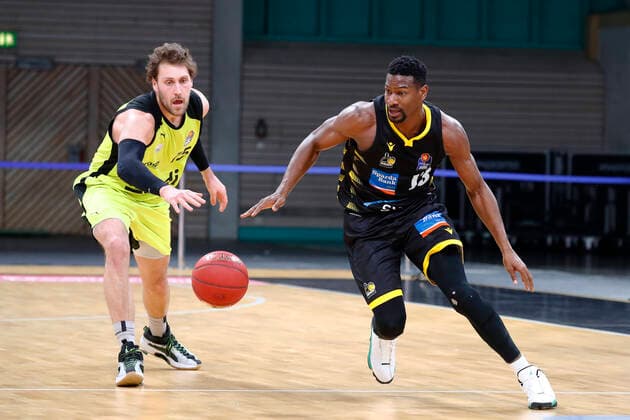 11 Matchday of the easyCredit BBL Basketball Bundesliga at Oberfrankenhalle in Bayreuth Season 2020 2021 Medi Bayreuth vs MHP RIESEN Ludwigsburg Matthew Tiby Medi Bayreuth 15 left Yorman Polas Bartolo MHP RIESEN Ludwigsburg 13 right
