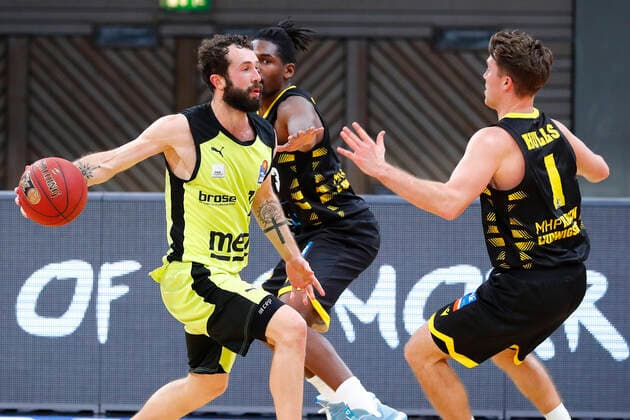 11 Matchday of the easyCredit BBL Basketball Bundesliga at the Oberfrankenhalle in Bayreuth Season 2020 2021 Medi Bayreuth vs MHP RIESEN Ludwigsburg Bastian Doreth Medi Bayreuth 10 left Jordan Hulls MHP RIESEN Ludwigsburg 1 right