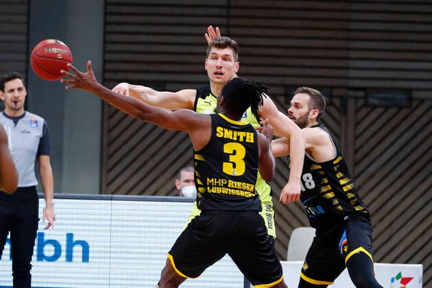 11 Matchday of the easyCredit BBL Basketball Bundesliga in the Oberfrankenhalle in Bayreuth Season 2020 2021 Medi Bayreuth vs MHP RIESEN Ludwigsburg Andreas Seiferth Medi Bayreuth 11 middle Jonas Wohlfarth Bottermann MHP RIESEN Ludwigsburg 18 right Jaleen Smith MHP RIESEN Ludwigsburg 3 left