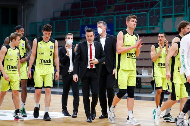 11 Matchday of the easyCredit BBL Basketball Bundesliga in the Oberfrankenhalle in Bayreuth Season 2020 2021 Medi Bayreuth against MHP RIESEN Ludwigsburg Raoul Korner Medi Bayreuth coach middle