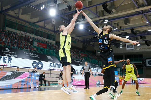 11 Matchday of the easyCredit BBL Basketball Bundesliga at Oberfrankenhalle in Bayreuth Season 2020 2021 Medi Bayreuth vs MHP RIESEN Ludwigsburg Osvaldas Olisevicius Medi Bayreuth 31 left Jonas Wohlfarth Bottermann MHP RIESEN Ludwigsburg 18 right
