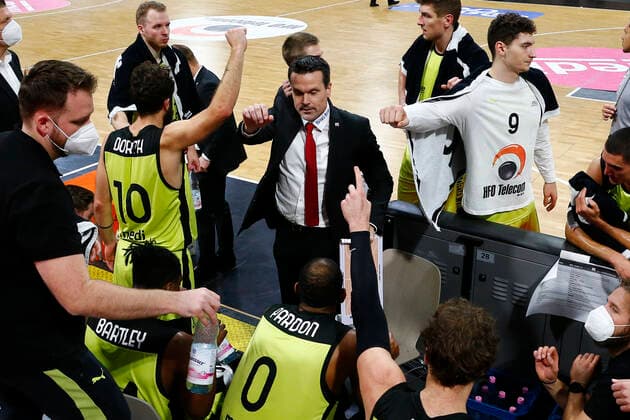 11 matchday of the easyCredit BBL Basketball Bundesliga in the Oberfrankenhalle in Bayreuth season 2020 2021 Medi Bayreuth against MHP RIESEN Ludwigsburg Raoul Korner Medi Bayreuth coach mitte during timeout