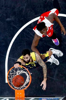 Above Norense Odiase Brose Bamberg, 32 Below 12 Martin Breunig EWE Baskets Oldenburg Brose Bamberg EWE Baskets Oldenburg easyCredit BBL Basketball Bundesliga Basketball Season 2020 21 11 Matchday, 03 01 2021 Bamberg, Brose Arena Copyright: DanielxLöb