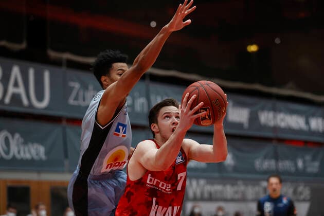 s Oliver Wuerzburg vs HAKRO Merlins Crailsheim, Basketball, BBL Germany, Wuerzburg, s Oliver Arena, 03 01 2021, emspor, emonline, despor, deonline, s Oliver Wuerzburg vs HAKRO Merlins Crailsheim, Basketball, BBL Picture v li Trae Bell Haynes Merlins and Nils Hassfurther s Oliver Wuerzburg Photo HMB Media Heiko Becker Pool Wuerzburg s Oliver Arena Bayern Germany Poolfoto HMB Media Heiko Becker Pool ,EDITORIAL USE ONLY
