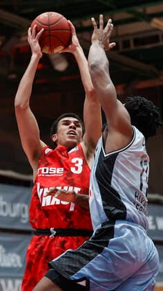 s Oliver Wuerzburg vs HAKRO Merlins Crailsheim, Basketball, BBL Germany, Wuerzburg, s Oliver Arena, 03 01 2021, emspor, emonline, despor, deonline, s Oliver Wuerzburg vs HAKRO Merlins Crailsheim, Basketball, BBL picture v li Tyson Ward s Oliver Wuerzburg and Tim Coleman Merlins Photo HMB Media Heiko Becker Pool Wuerzburg s Oliver Arena Bayern Germany Poolfoto HMB Media Heiko Becker Pool ,EDITORIAL USE ONLY