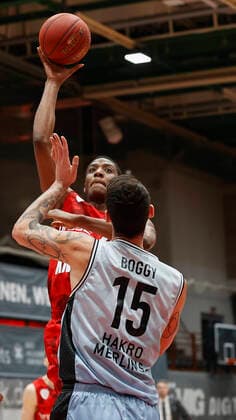s Oliver Wuerzburg vs HAKRO Merlins Crailsheim, Basketball, BBL Germany, Wuerzburg, s Oliver Arena, 03 01 2021, emspor, emonline, despor, deonline, s Oliver Wuerzburg vs HAKRO Merlins Crailsheim, Basketball, BBL Picture f li Justin Sears s Oliver Wuerzburg and Bogdan Radosavljevic Merlins Photo HMB Media Heiko Becker Pool Wuerzburg s Oliver Arena Bayern Germany Poolfoto HMB Media Heiko Becker Pool ,EDITORIAL USE ONLY
