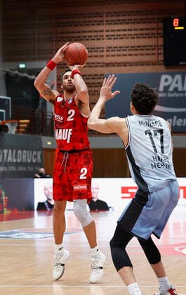 s Oliver Wuerzburg vs HAKRO Merlins Crailsheim, Basketball, BBL Germany, Wuerzburg, s Oliver Arena, 03 01 2021, emspor, emonline, despor, deonline, s Oliver Wuerzburg vs HAKRO Merlins Crailsheim, Basketball, BBL picture v li Brekkott Chapman s Oliver Wuerzburg and Jamuni McNeace Merlins Photo HMB Media Heiko Becker Pool Wuerzburg s Oliver Arena Bayern Germany Poolfoto HMB Media Heiko Becker Pool ,EDITORIAL USE ONLY