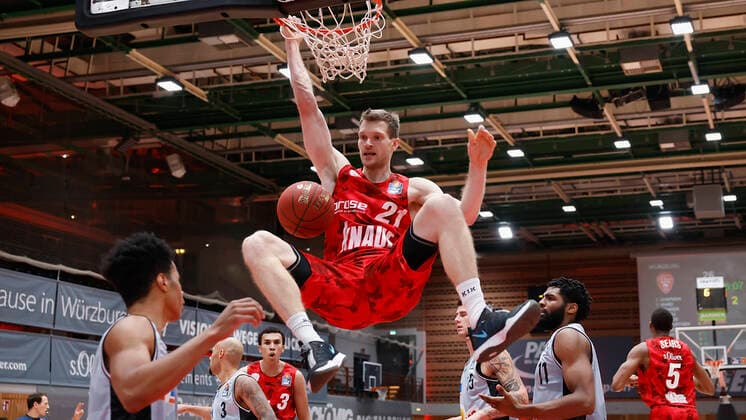 s Oliver Wuerzburg vs HAKRO Merlins Crailsheim, Basketball, BBL Germany, Wuerzburg, s Oliver Arena, 03 01 2021, emspor, emonline, despor, deonline, s Oliver Wuerzburg vs HAKRO Merlins Crailsheim, Basketball, BBL picture v li Florian Koch s Oliver Wuerzburg with a dunk Photo HMB Media Heiko Becker Pool Wuerzburg s Oliver Arena Bayern Germany Poolfoto HMB Media Heiko Becker Pool ,EDITORIAL USE ONLY
