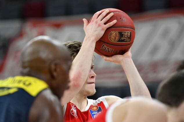 BAMBERG 03 01 2021 Basketball easycredit 1 Basketball Bundesliga 10 Matchday Brose Bamberg vs EWE Baskets Oldenburg Bennet Hundt 33, Brose Bamberg shooting a free throw Photo Hans Martin Issler isslerimages Brose Bamberg vs EWE Baskets Oldenburg