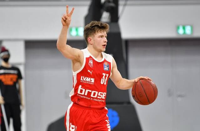 BAMBERG 03 01 2021 Basketball easycredit 1 Basketball Bundesliga 10 Matchday Brose Bamberg vs EWE Baskets Oldenburg Bennet Hundt 33, Brose Bamberg gives instruction Photo Hans Martin Issler isslerimages Brose Bamberg vs EWE Baskets Oldenburg