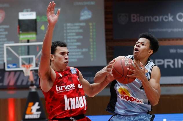 s Oliver Wuerzburg vs HAKRO Merlins Crailsheim, Basketball, BBL Germany, Wuerzburg, s Oliver Arena, 03 01 2021, emspor, emonline, despor, deonline, s Oliver Wuerzburg vs HAKRO Merlins Crailsheim, Basketball, BBL picture v li Tyson Ward s Oliver Wuerzburg and Trae Bell Haynes Merlins Photo HMB Media Heiko Becker Pool Wuerzburg s Oliver Arena Bayern Germany Poolfoto HMB Media Heiko Becker Pool ,EDITORIAL USE ONLY